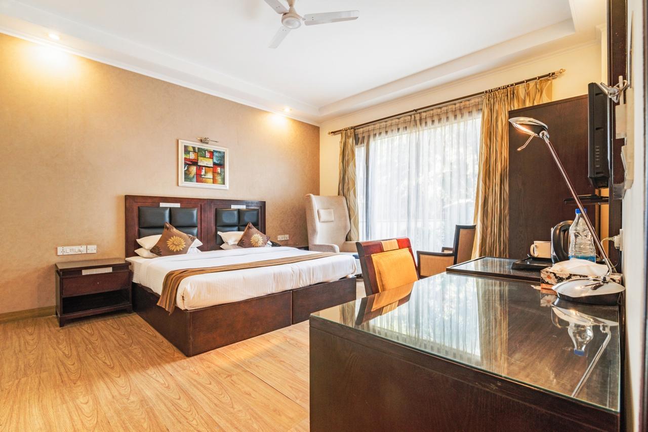 Royal Residence Mg Road Гургаон Экстерьер фото