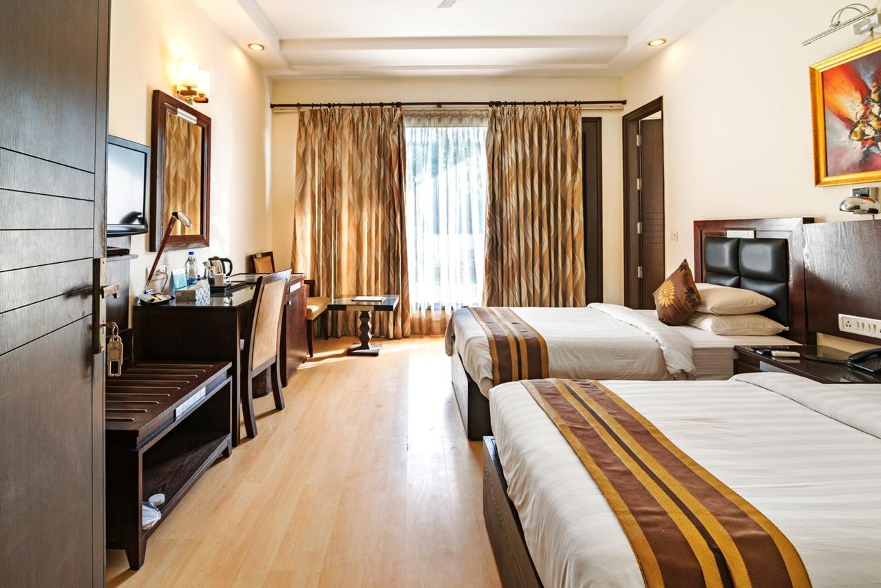 Royal Residence Mg Road Гургаон Экстерьер фото